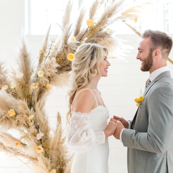 field/sandbox_mnbride_com_239elwb01_blackmesh_com/2021/image/Ivory-north-co-wedding-photographer-alexandra-robyn-photo-yellow-theme-144.jpg