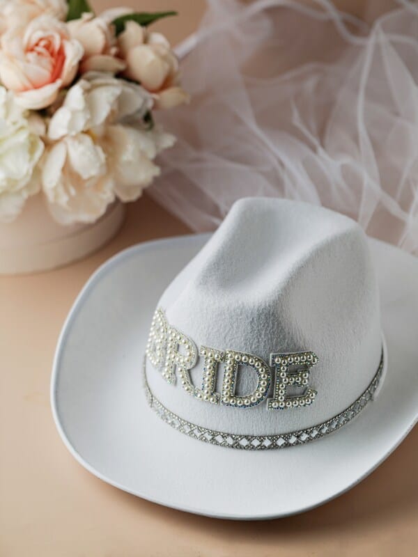 2025-04/Hat1.jpg