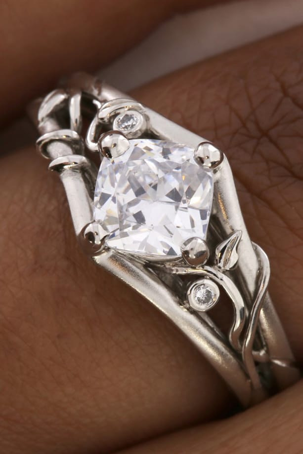 field/seattlebridemagcom239elwb01blackmeshcom/2021/image/greenlakejewelryseb2101.jpg