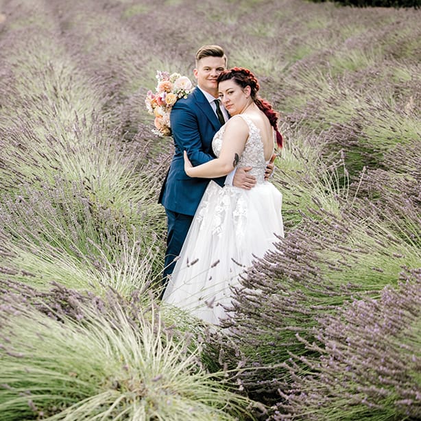 field/seattlebridemagcom239elwb01blackmeshcom/2022/image/newlyweds_seb_ss2227.jpg