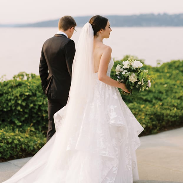 field/seattlebridemag_com_239elwb01_blackmesh_com/2022/image/rw_SEB_fw2267.jpg