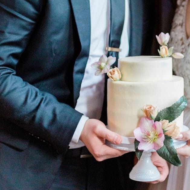 field/seattlebridemag_com_239elwb01_blackmesh_com/2021/image/usMDp4bg.jpg