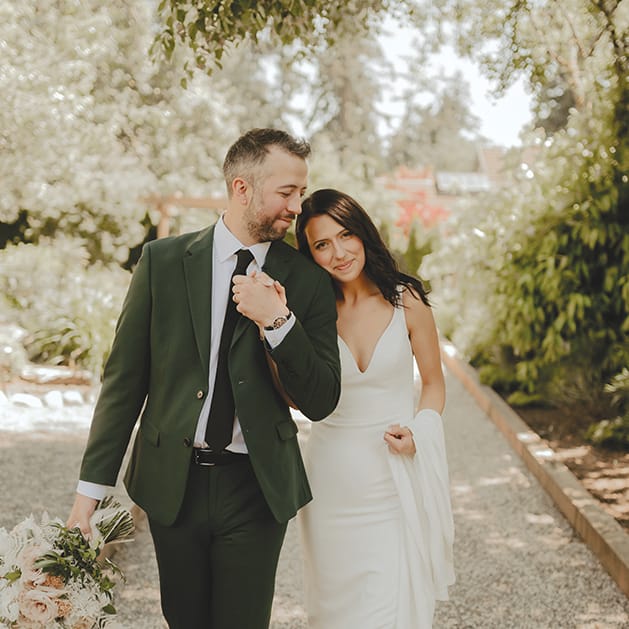 field/seattlebridemagcom239elwb01blackmeshcom/2023/image/port-seb-2303.jpg