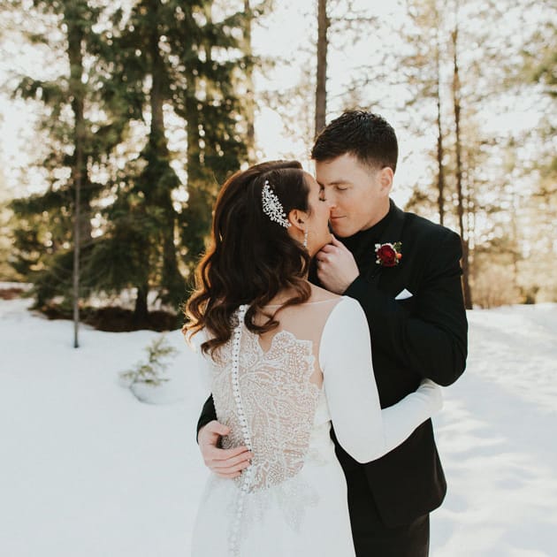 field/seattlebridemag_com_239elwb01_blackmesh_com/2019/image/1-Swiftwater_Cellars_Sivona_Dillion_0007.jpg