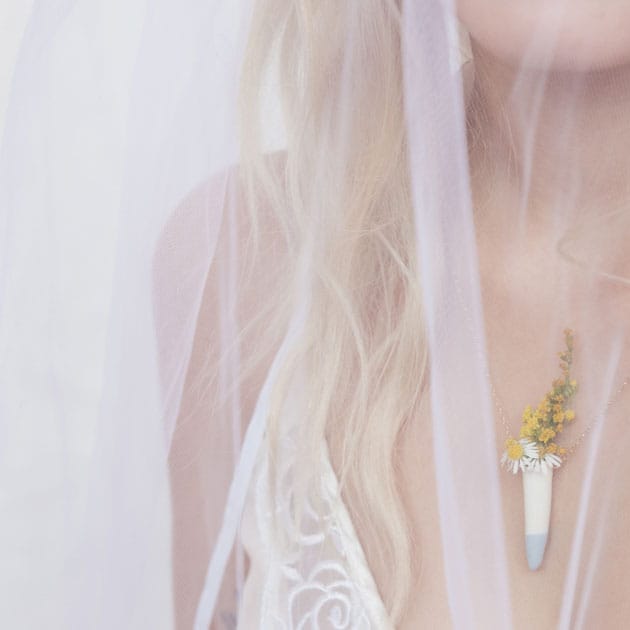 field/orbridemag_com_239elwb01_blackmesh_com/2019/image/1-Petal_Clay_025.jpg