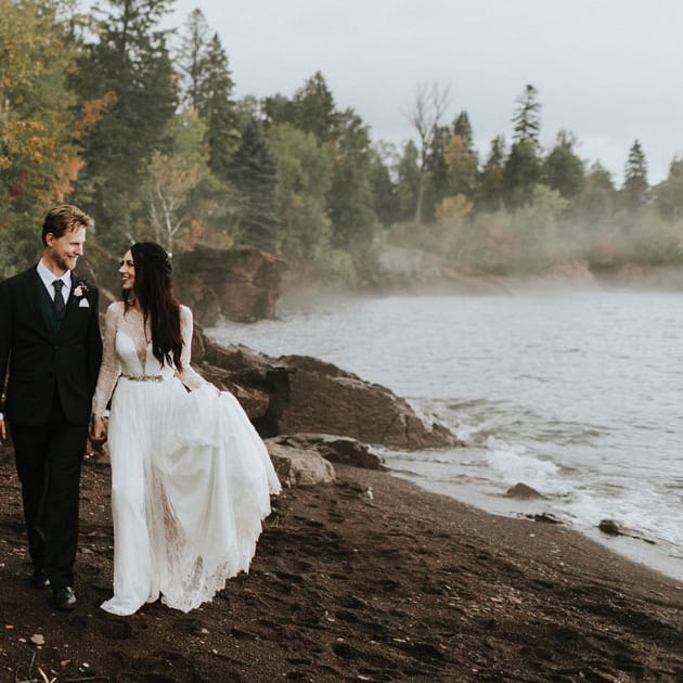 field/sandboxmnbridecom239elwb01blackmeshcom/2020/image/Ariana_Jeremy_GlasserImages_BrightonBeach_142per_5.jpg