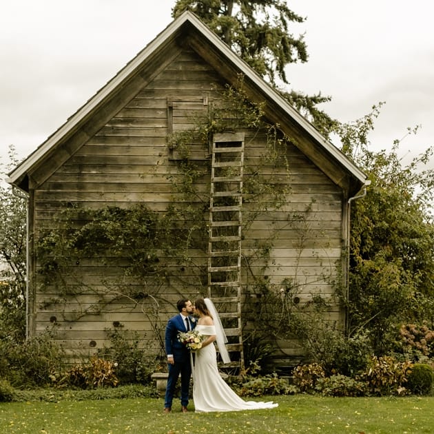 field/seattlebridemag_com_239elwb01_blackmesh_com/2021/image/2021-06-25_0025.jpg
