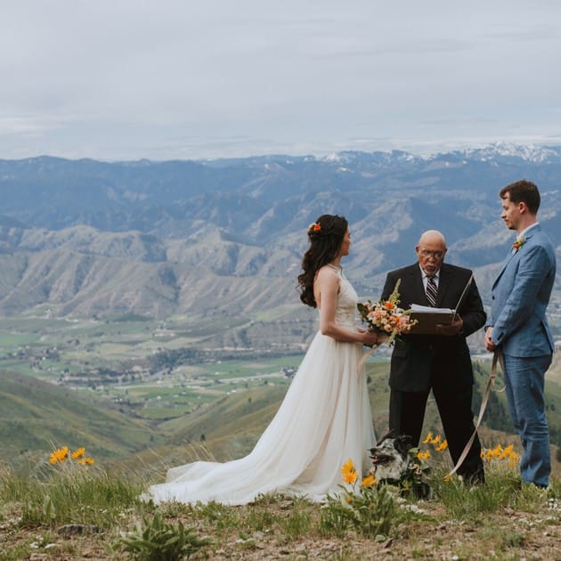 field/seattlebridemag_com_239elwb01_blackmesh_com/2021/image/2021-11-24_0008.jpg