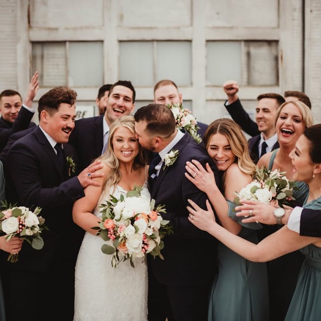 field/wibride_com_239elwb01_blackmesh_com/2022/image/Wedding Party.jpg