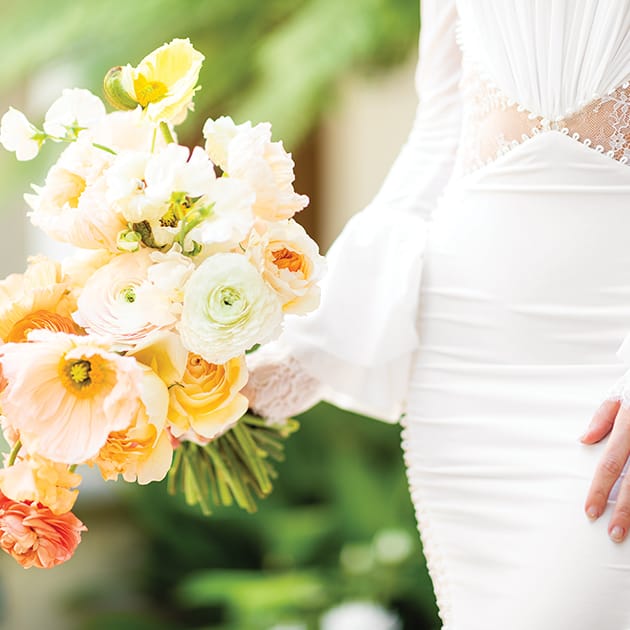 field/sandbox_californiaweddingday_com_239elwb01_blackmesh_com/2022/image/bouquets_CWD_FW22_07.jpg