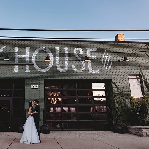 field/wibride_com_239elwb01_blackmesh_com/2022/image/newlywed1_WIB_fw2205.jpg