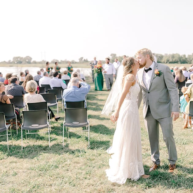 field/neweddingday_com/2022/image/rw_nwd_fw2204.jpg