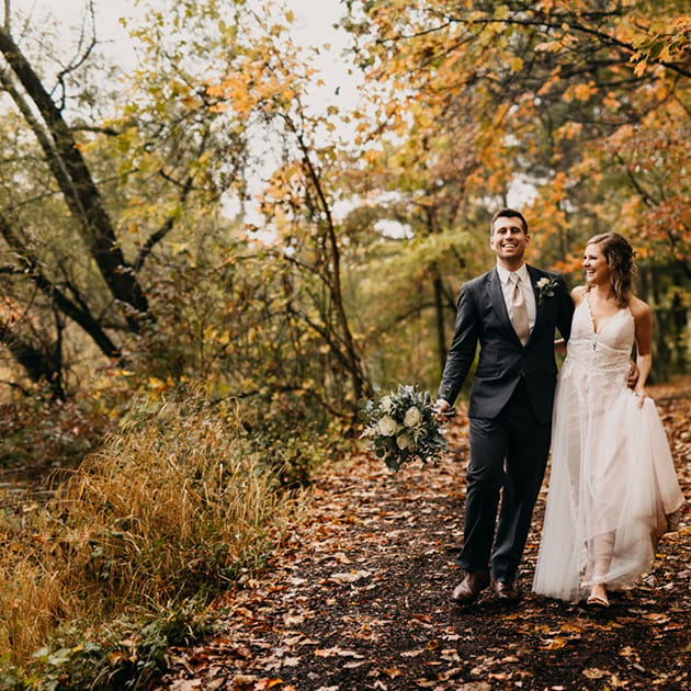 field/wibride_com_239elwb01_blackmesh_com/2018/image/west-bend-wedding-NarrowLeaf_Photography-53 cropped.jpg