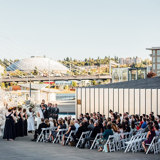 field/seattlebridemag_com_239elwb01_blackmesh_com/2018/image/Museum of Glass wedding (4) cropped.jpg