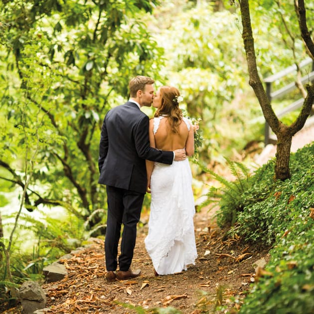 field/seattlebridemag_com_239elwb01_blackmesh_com/2019/image/88a.jpg