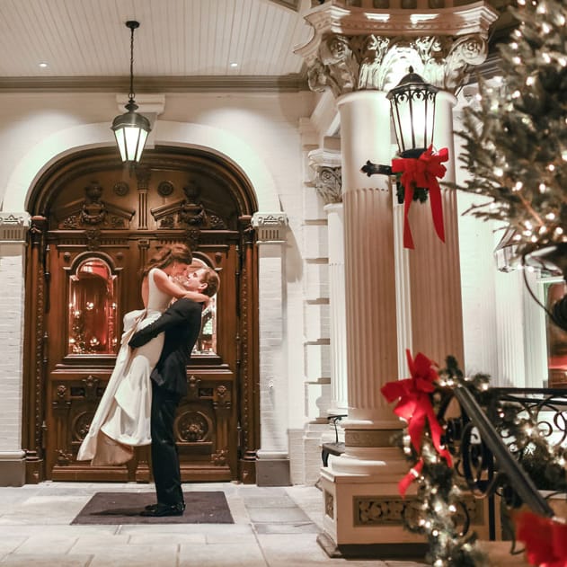 field/wibride_com_239elwb01_blackmesh_com/2019/image/wisconsin-club-wedding-the-paper-elephant-076.jpg