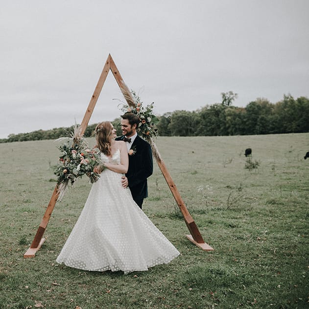 field/sandbox_mnbride_com_239elwb01_blackmesh_com/2019/image/MN Bride Edits-0042 cropped.jpg