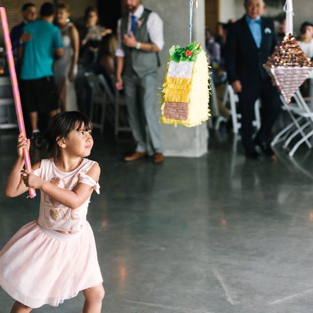 field/seattlebridemag_com_239elwb01_blackmesh_com/2019/image/35a.jpg