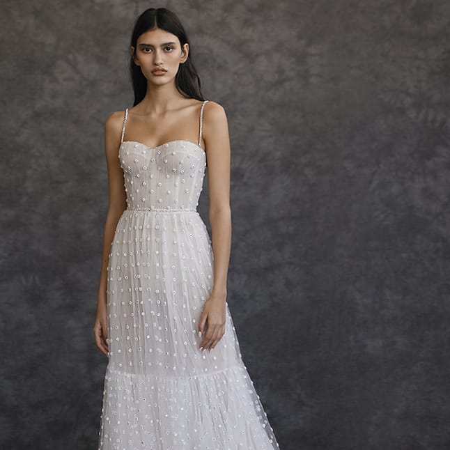 field/seattlebridemag_com_239elwb01_blackmesh_com/2022/image/runway_seb_fw22004.jpg