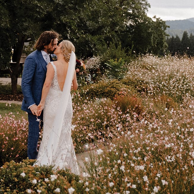 field/seattlebridemagcom239elwb01blackmeshcom/2022/image/rw_SEB_fw2244.jpeg