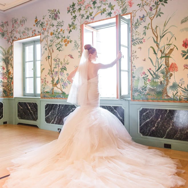 field/image/WIB-Back-of-Dress-in-Window.jpg