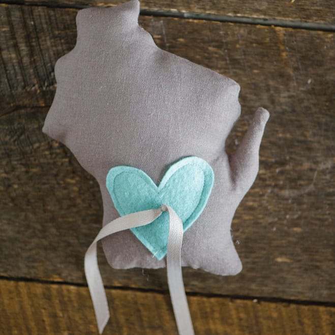 field/image/WI-state-pillow-002.jpg