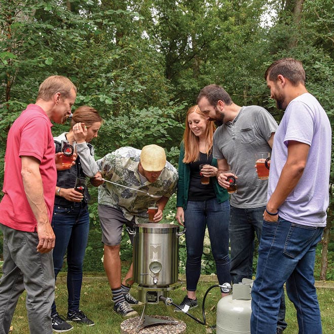 field/sandboxmnbridecom239elwb01blackmeshcom/2019/image/nb-brewing-day_group-brewing-1.jpg