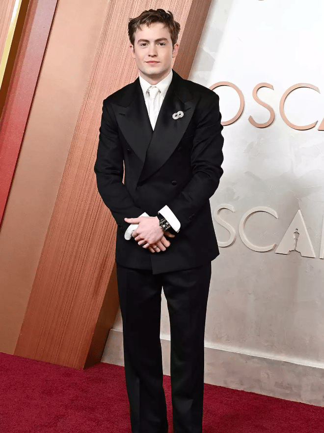 2025-03/Oscars2025_KitConnor_Designer-Giuliva Heritage_Photos-Gilbert Flores:Penske Media via Getty.png
