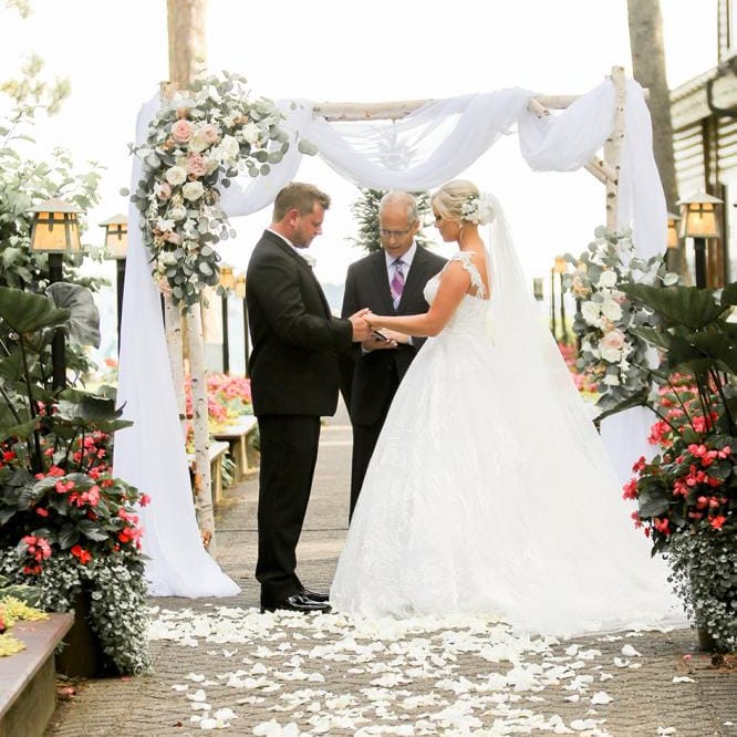 Courtney and Dave wed at Grand View Lodge