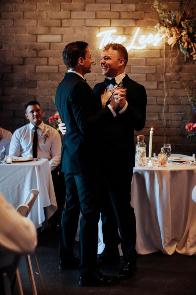 field/seattlebridemagcom239elwb01blackmeshcom/2022/image/orionsebfv2214.jpg