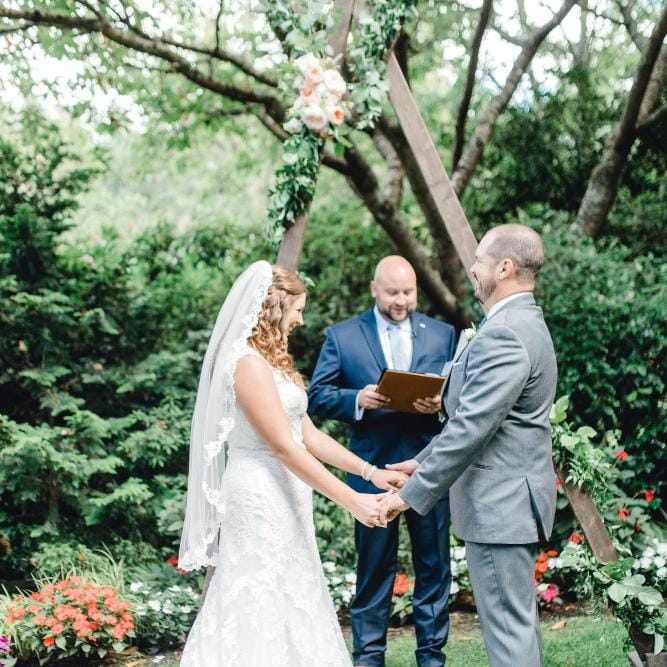 field/seattlebridemagcom239elwb01blackmeshcom/2019/image/emmarosecompany_katiematt-3358.jpg