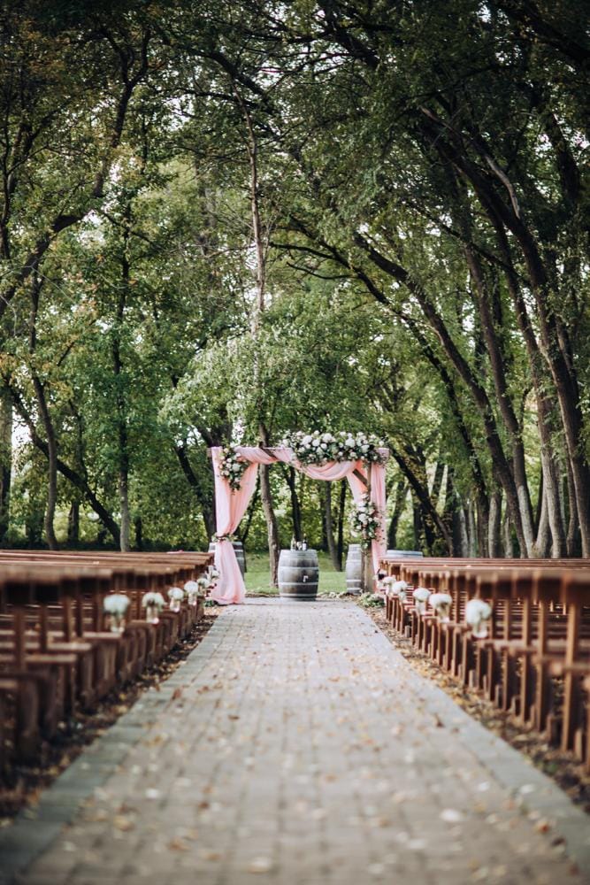 field/sandboxmnbridecom239elwb01blackmeshcom/2020/image/alyzaanddrewcarloscreekwineryfloweventgroupminneapolisphotographer532of932.jpg