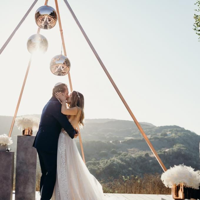 Photo by @katieedwardsphoto, Featuring @kristinbantaevents and @carmelvranch