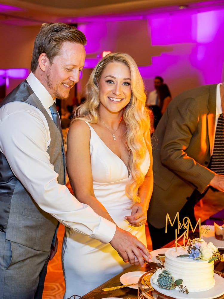 Kloos Wedding, AZB, Couple Cutting the Cake