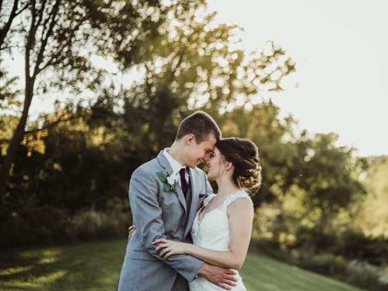 2025-03/AshleyandKylewedding2.jpg