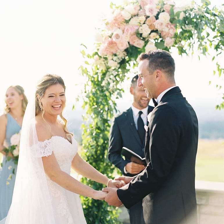 field/seattlebridemag_com_239elwb01_blackmesh_com/2022/image/BlueRosePhotography-085.jpg