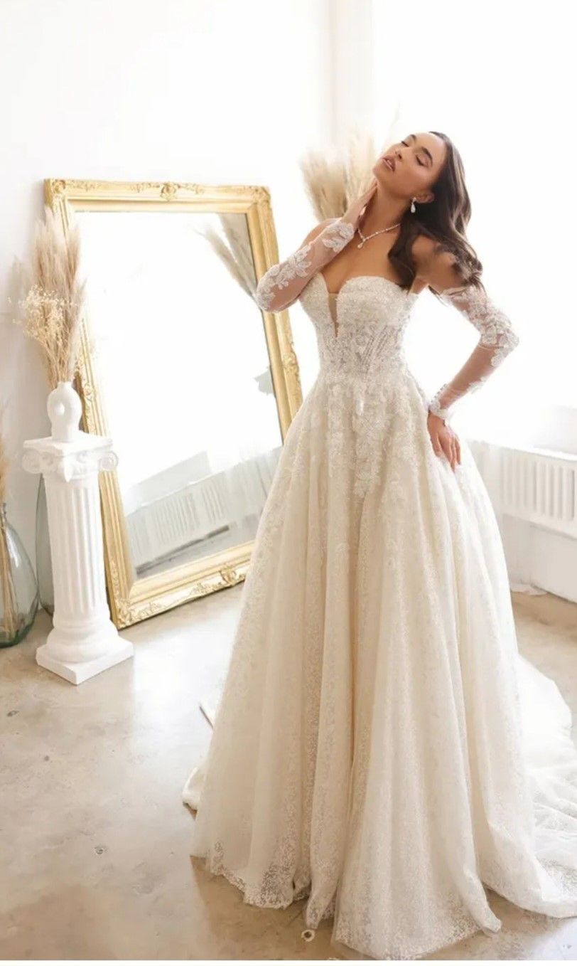 2025-03/Ballgown separate sleeves.jpg