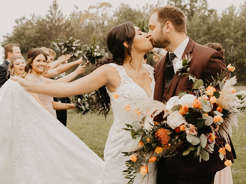 field/sandboxmnbridecom239elwb01blackmeshcom/2021/image/petalsbeansmnb2201.jpg
