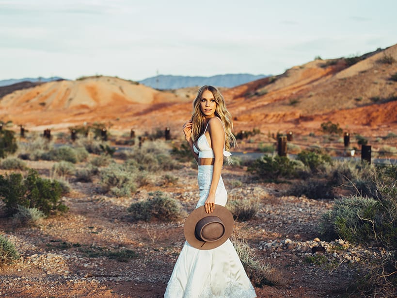 field/sandboxmnbridecom239elwb01blackmeshcom/2022/image/bespokemnbfv2221.jpg
