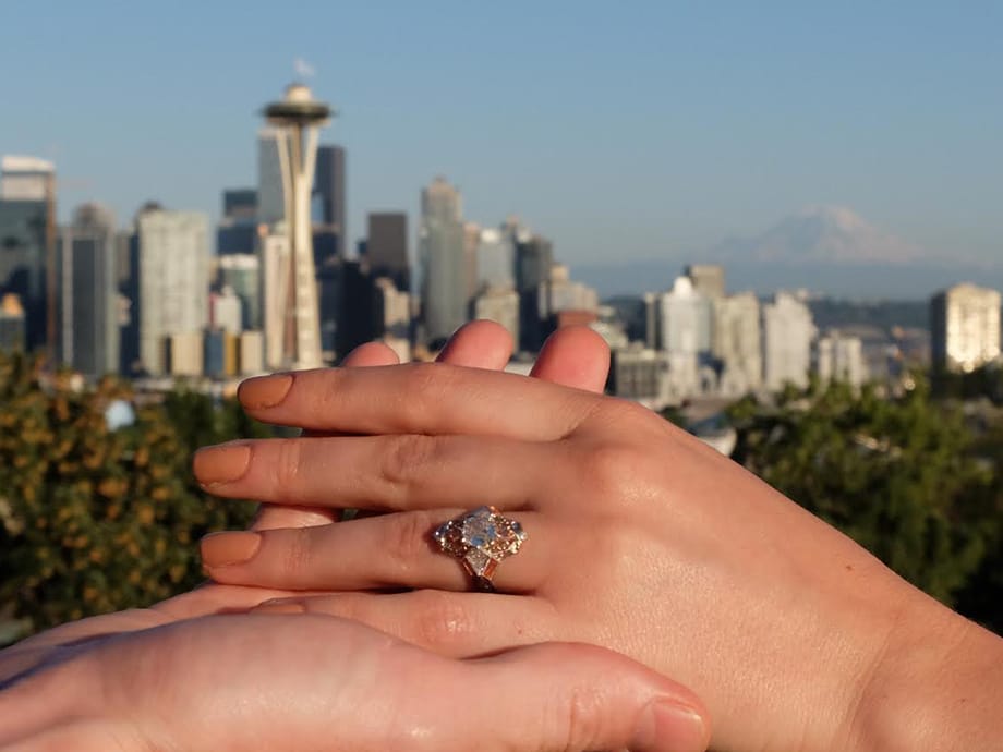 field/seattlebridemagcom239elwb01blackmeshcom/2021/image/greenlakejewelryseb2102.jpg