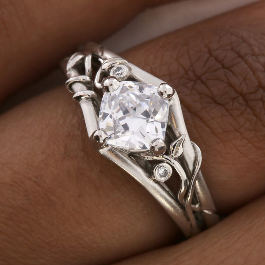 field/seattlebridemagcom239elwb01blackmeshcom/2021/image/greenlakejewelryseb2101.jpg