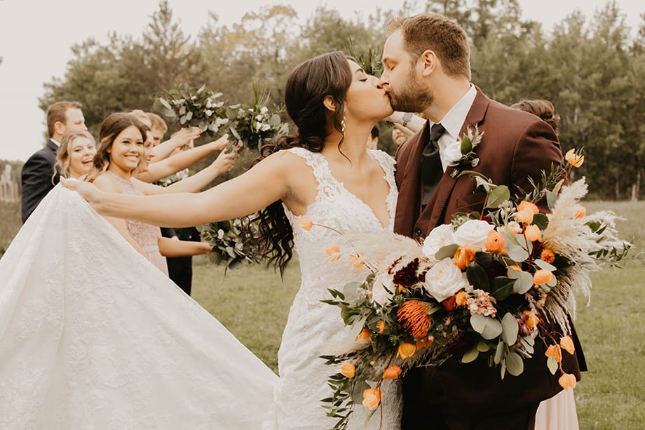 field/sandboxmnbridecom239elwb01blackmeshcom/2021/image/petalsbeansmnb2201.jpg