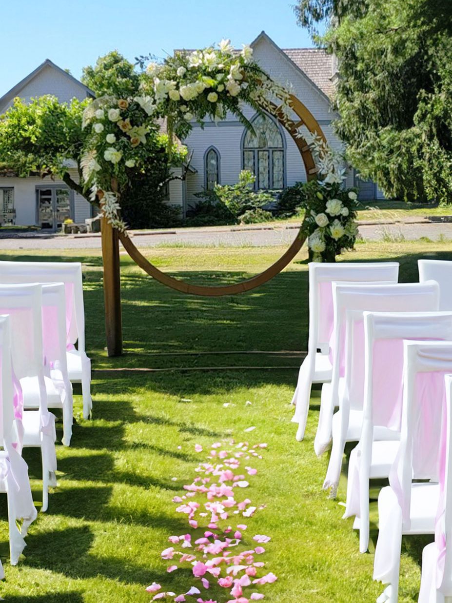 2026-05/VashonInn_WeddingGrounds.jpg