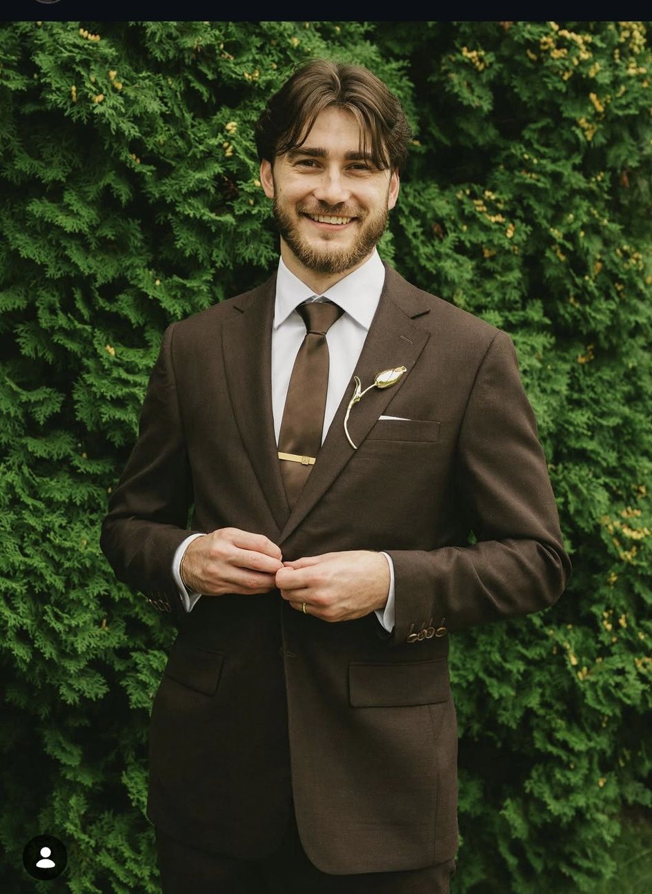 groom brown tuxedo suit
