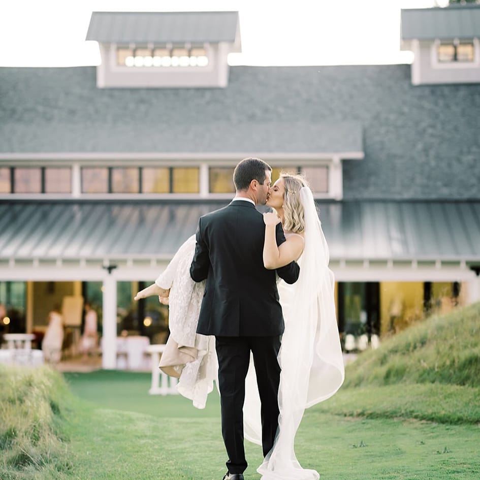 carriage house at lac la belle wedding