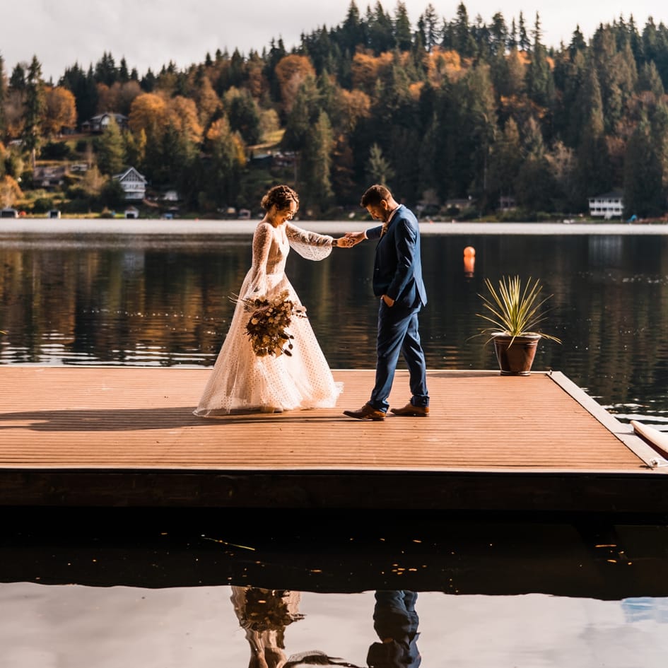 field/seattlebridemag_com_239elwb01_blackmesh_com/2021/image/2021-06-25_0030.jpg