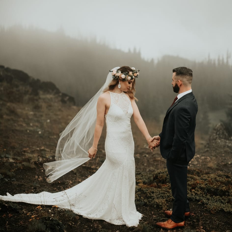 field/seattlebridemag_com_239elwb01_blackmesh_com/2021/image/2021-06-28_0030.jpg