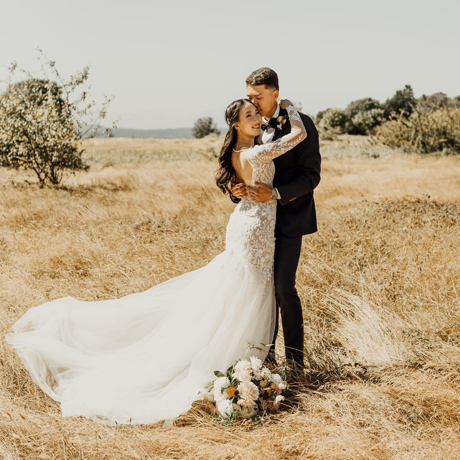 field/seattlebridemag_com_239elwb01_blackmesh_com/2021/image/2021-06-28_0048.jpg