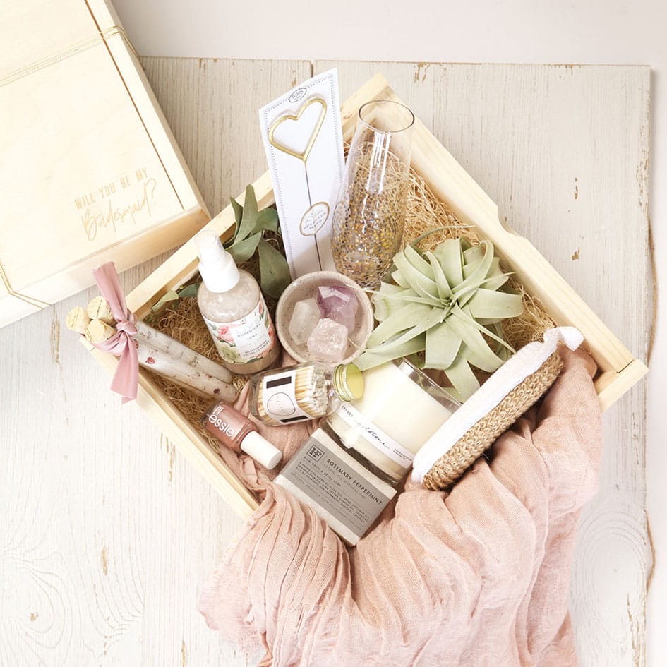 field/orbridemag_com_239elwb01_blackmesh_com/2018/image/bridesmades-gifts.jpg