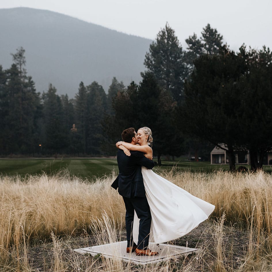 field/orbridemagcom239elwb01blackmeshcom/2018/image/ginapaulson_daniellespencer_wedding_favs-143.jpg
